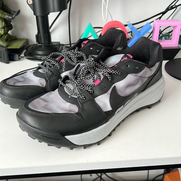 ACG shoes - Picture 1 of 4